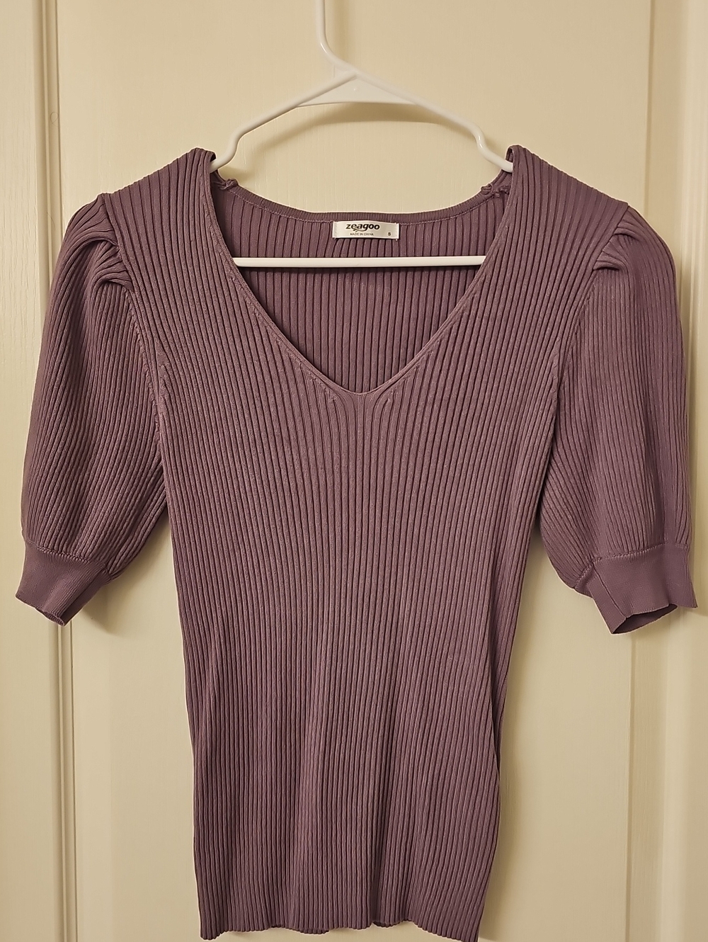zeagoo Ribbed V-Neck Short Sleeve Sweater in Mauve